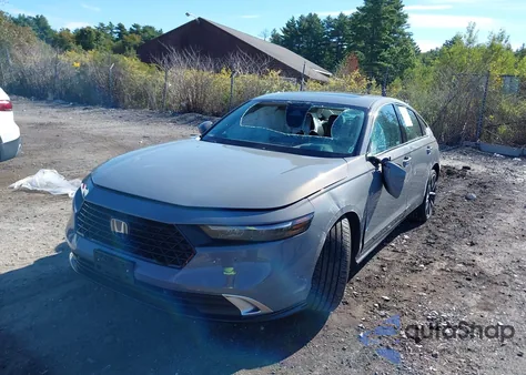 2024 Honda Accord Touring z USA, uszkodzony, nr VIN 1HGCY2F86RA059836